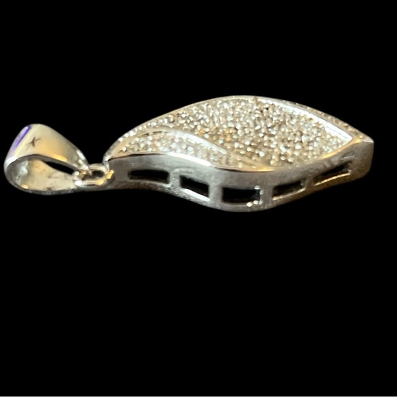 Elegant 925 Silver Leaf Pendant with Layers Of CZ’s - Picture 3 of 6
